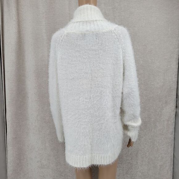 Goldie Winter White Eyelash Fringe Fuzzy Chenille Knit Turtleneck Sweater - Picture 6 of 11